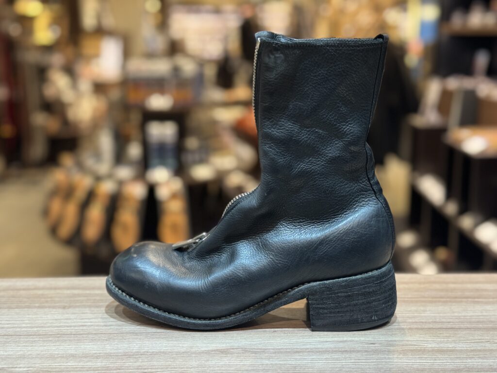 修理前のグイディPL2。ハーフソールの摩耗が進み、コバ付近のラバーが擦り切れている。