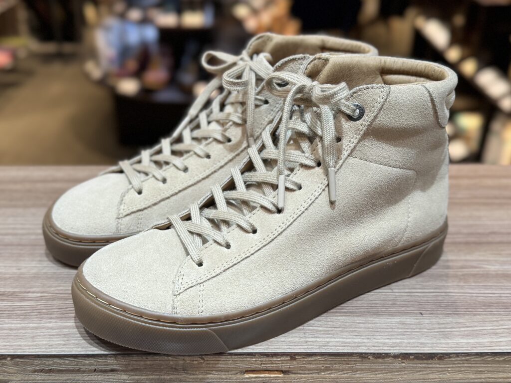 オールソール交換後のビルケンシュトックスニーカー。VIBRAM #705C MARBRANI のブラウンソールで仕上げ、落ち着いた印象の完成図。