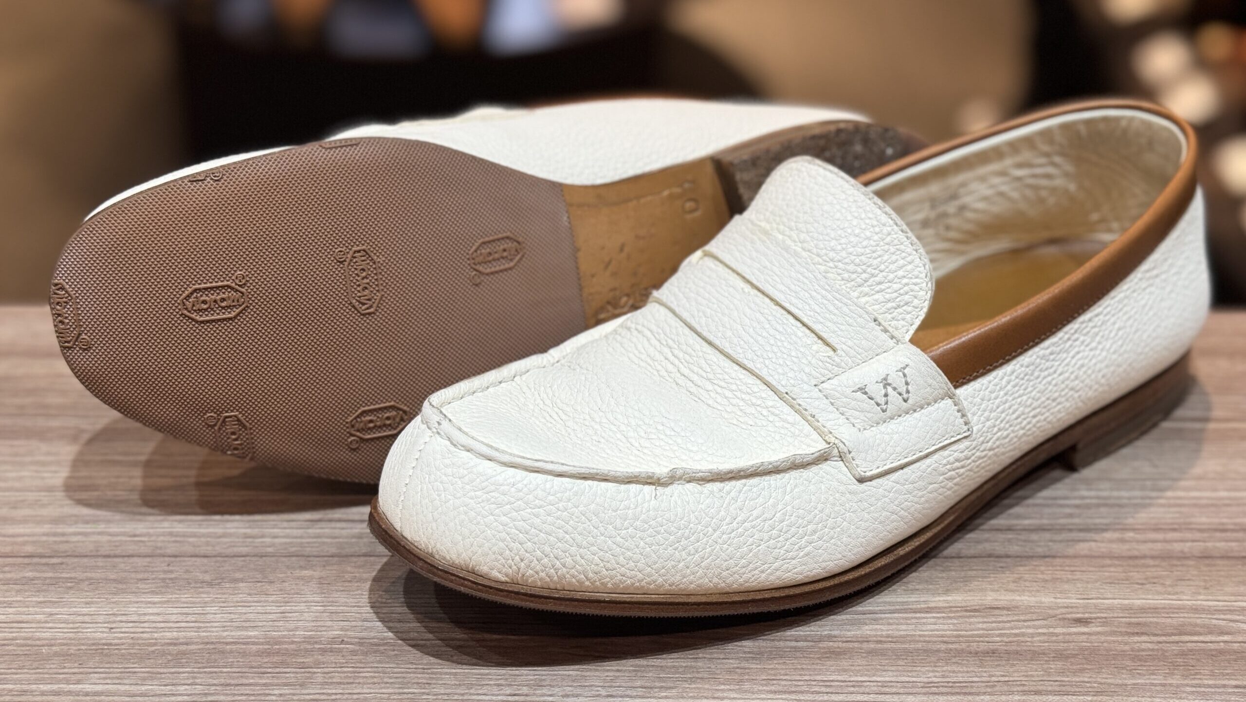 ハーフラバー修理後のJMウェストンローファーを俯瞰気味に写した完成図