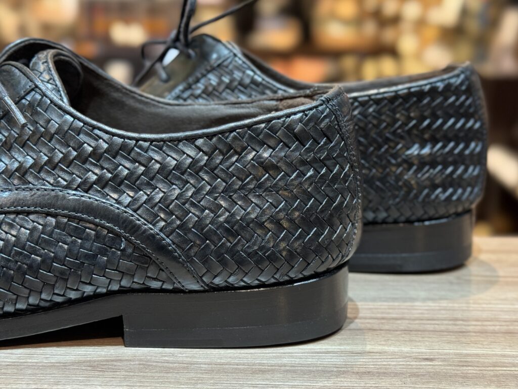 交換後のマドラスヒール。自然な厚みで整えられたサイドライン