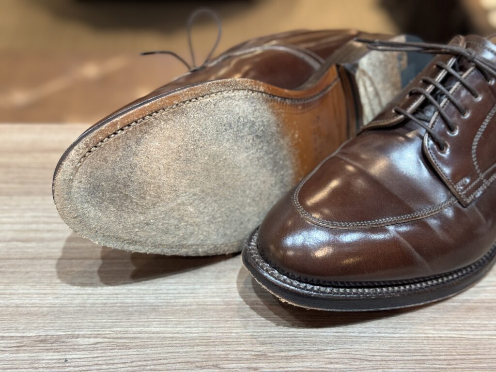 ソール前方が摩耗し始めたリーガルトーキョーの修理前の状態