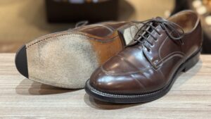 トーラバー施工を終えたリーガルトーキョーの外羽根プレーントゥ