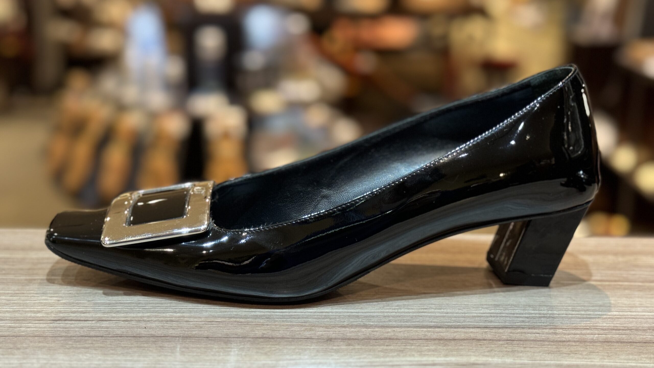 レザーソール前方を継ぎ足しハーフラバーで補強したロジェヴィヴィエの仕上がり