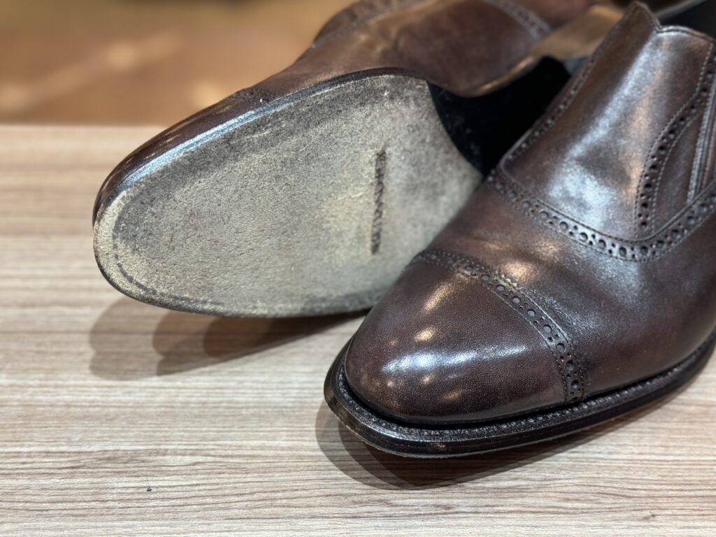 数回履いただけのシェットランドフォックスのレザーソールの状態