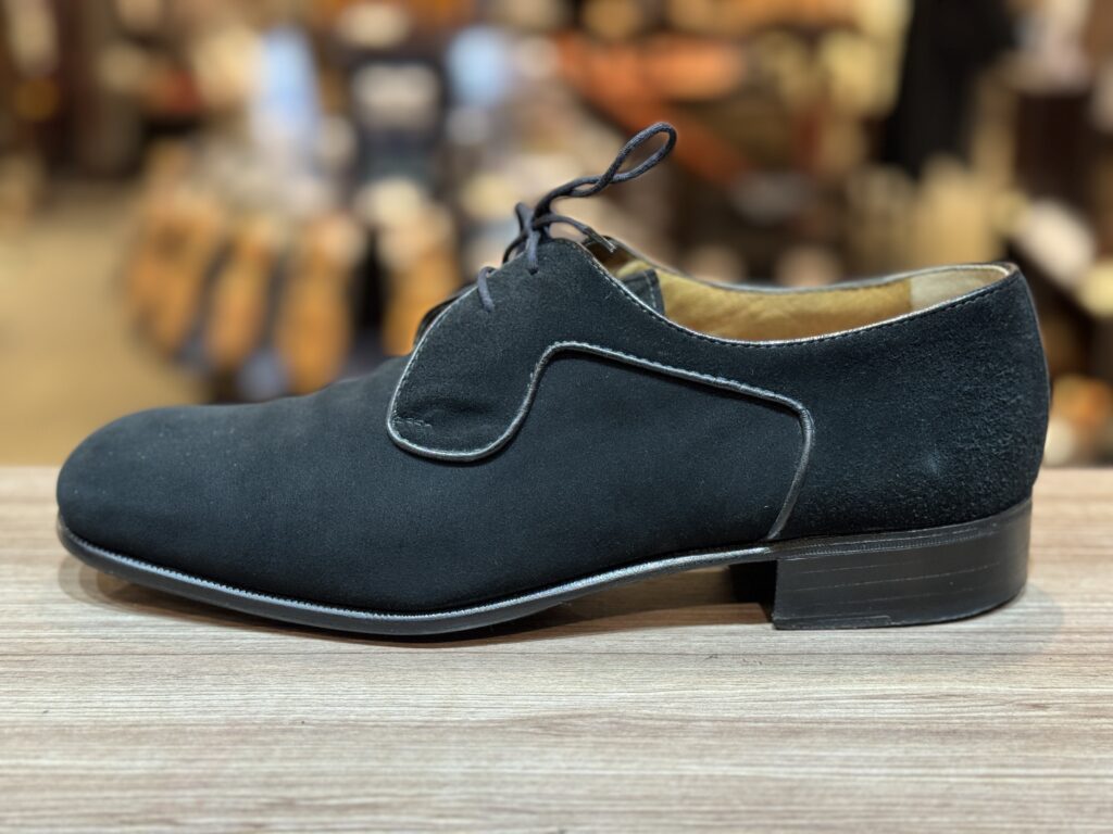 ハーフラバーを取り付けた後のスエード靴 横からの仕上がり