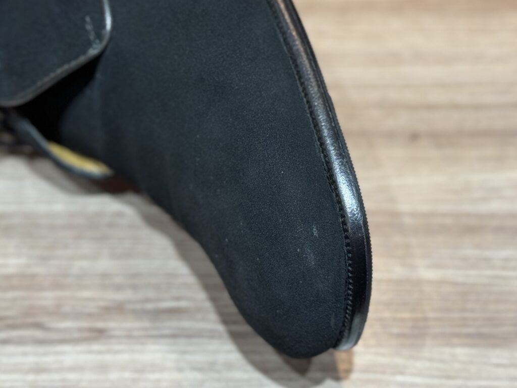 ハーフラバーと丸コバの境目が自然に馴染んだつま先部分の仕上がり