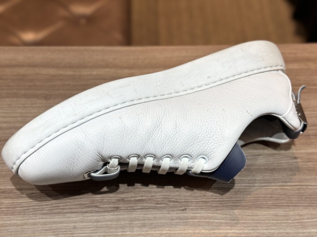 リムーバーをかける直前のソールとアッパーの状態（まだ汚れが残っている）