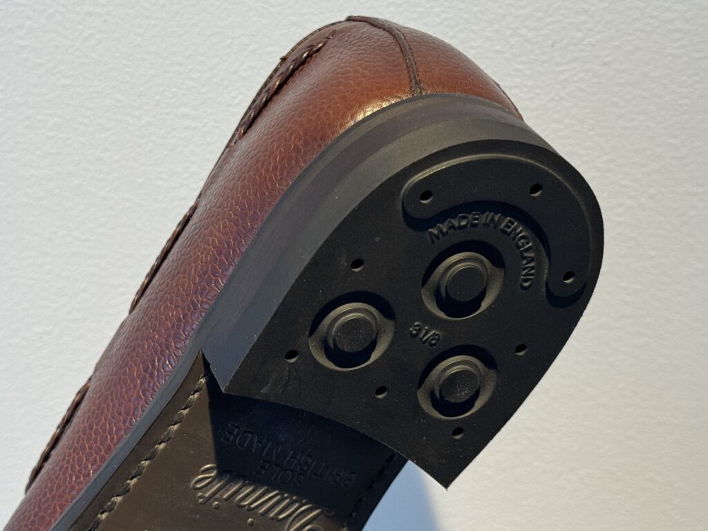 交換後のダイナイトヒールをクローズアップしたディテール写真