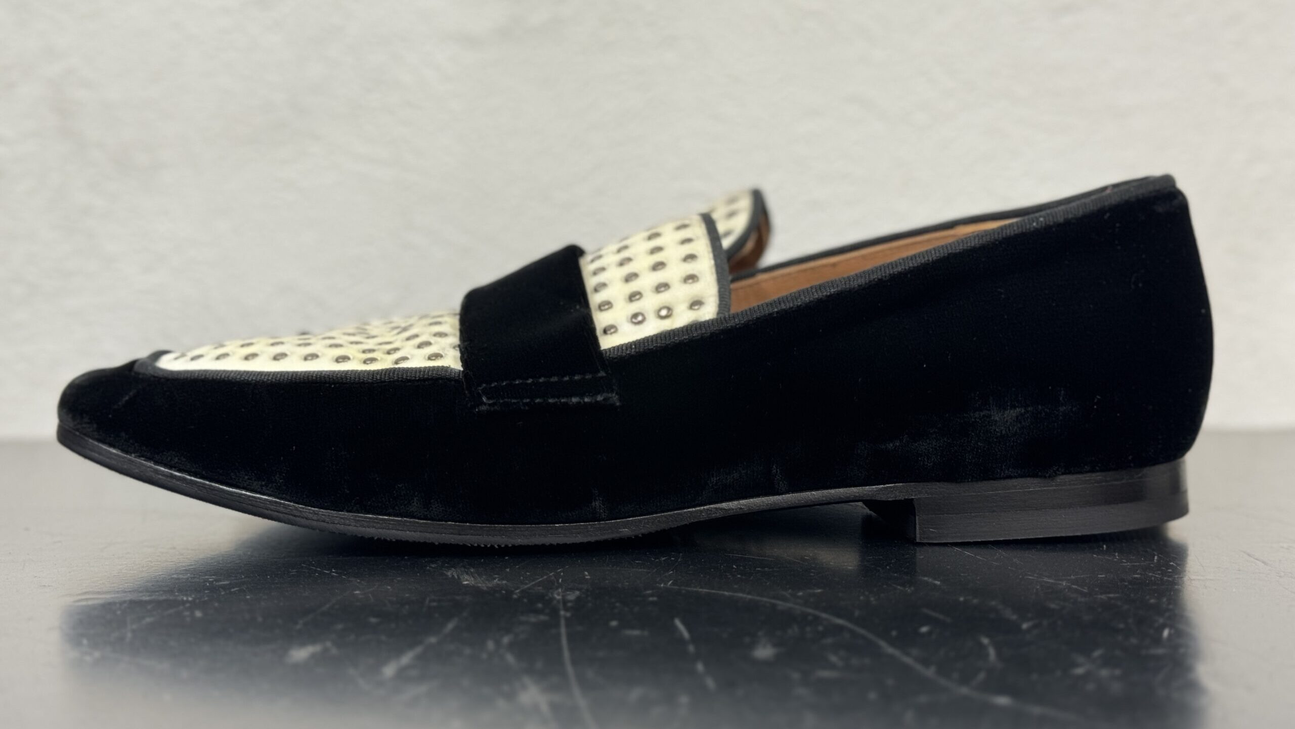 修理後ローファーのサイドシルエット（アイキャッチ用）