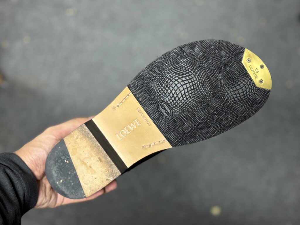 ロエベのオブリークトーブーツ修理後のソール面の完成状態