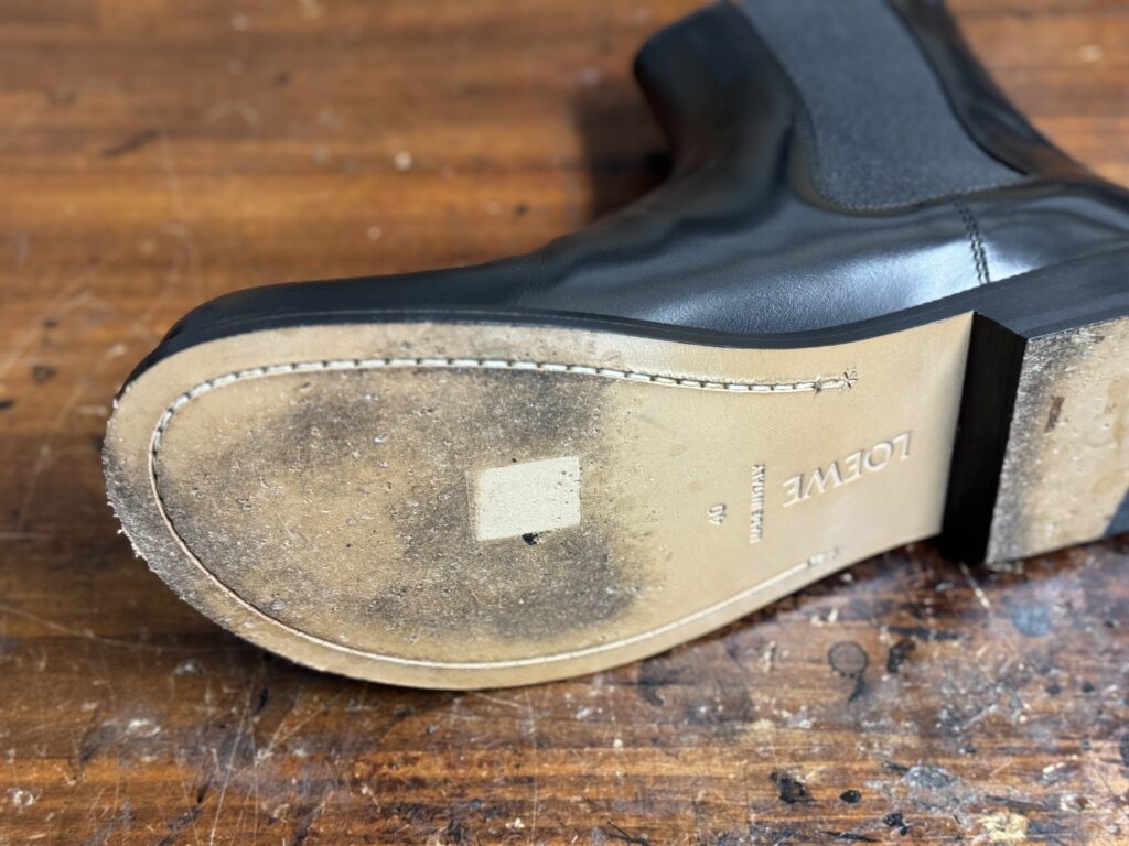 ロエベのオブリークトーブーツの修理前ソール面の状態
