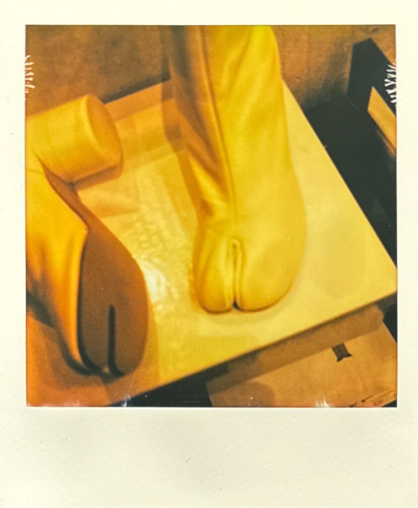 マルジェラタビブーツをポラロイドで撮影した仕上げ写真