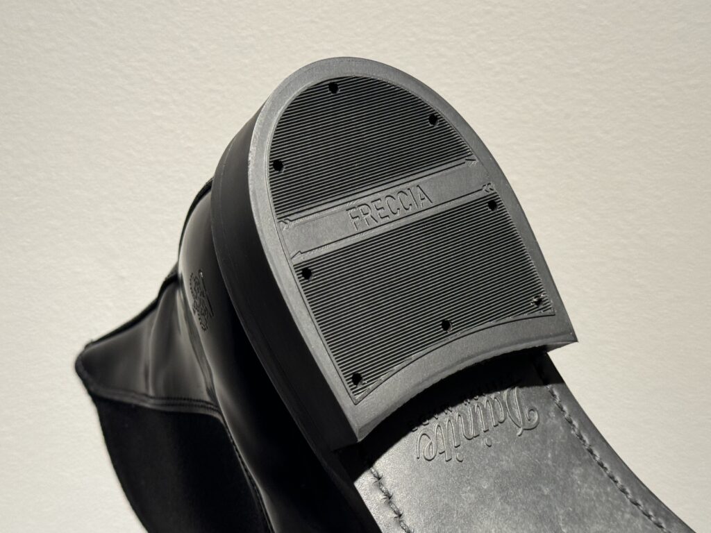 修理後ヒール部分のクローズアップ