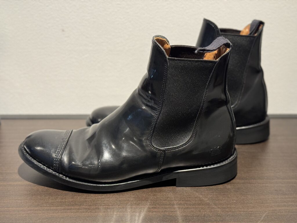 修理後のサンダースサイドゴアブーツ俯瞰