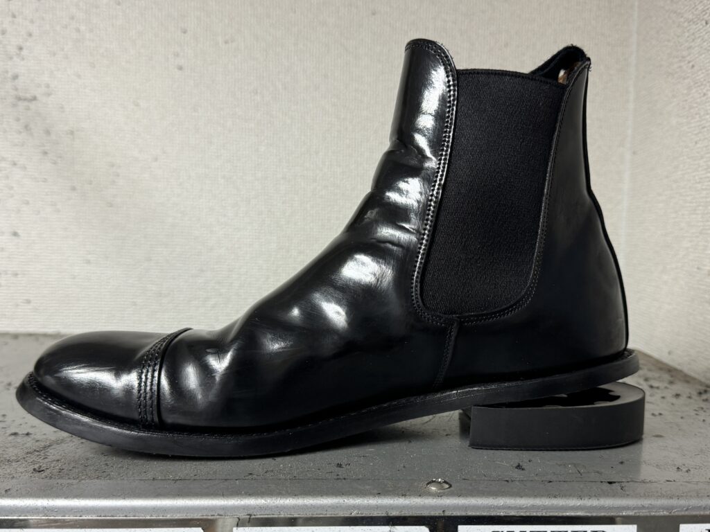 部材を合わせている様子1。角度が合わない状態