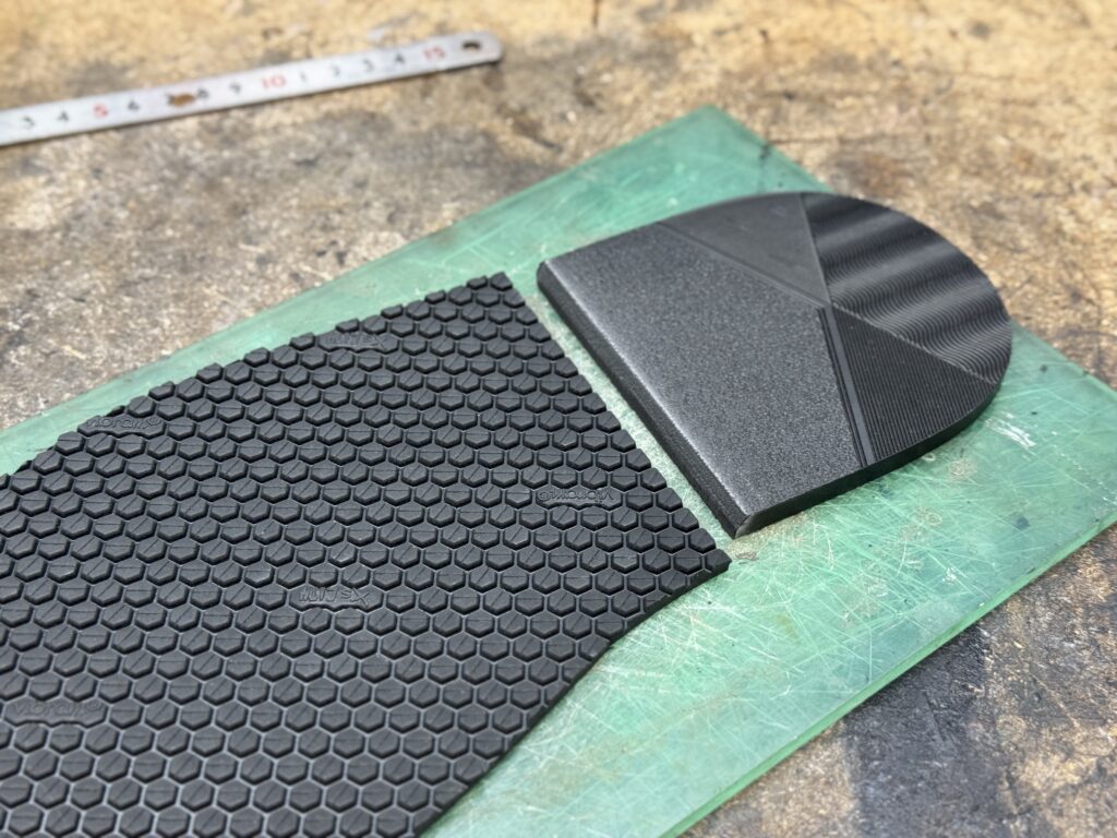 Vibram7120のソールとヒール部をカットし接合加工した様子