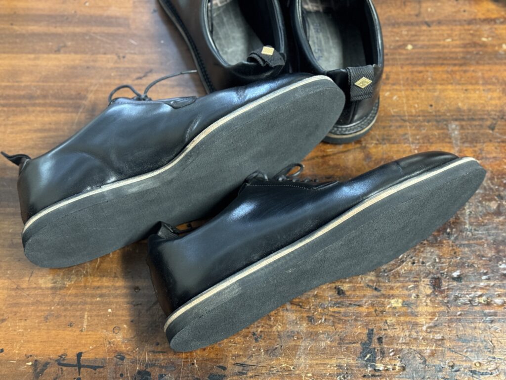 WH ダブルエイチ ミッドスポンジソールを貼り付けた後の工程