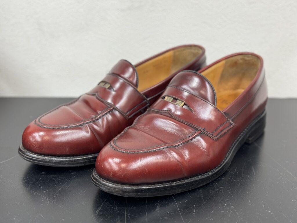 バーウィックのローファー修理前全体像。履きジワと経年使用による表情が現れている状態