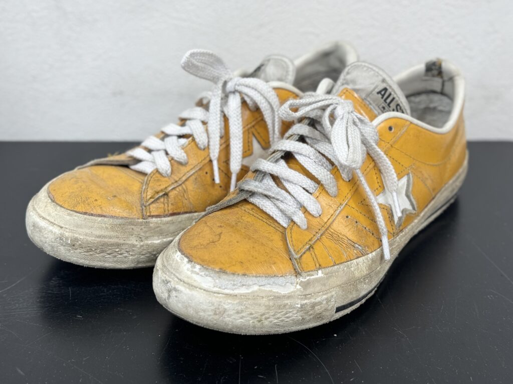 オールソール前のCONVERSE ワンスターを斜め上から写した様子