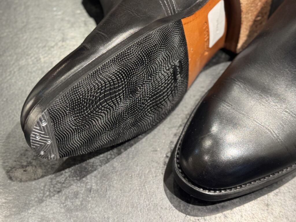 ジョンロブのアボット Vibram 2340ハーフラバーとヴィンテージスチール取付後のソール面（全体）