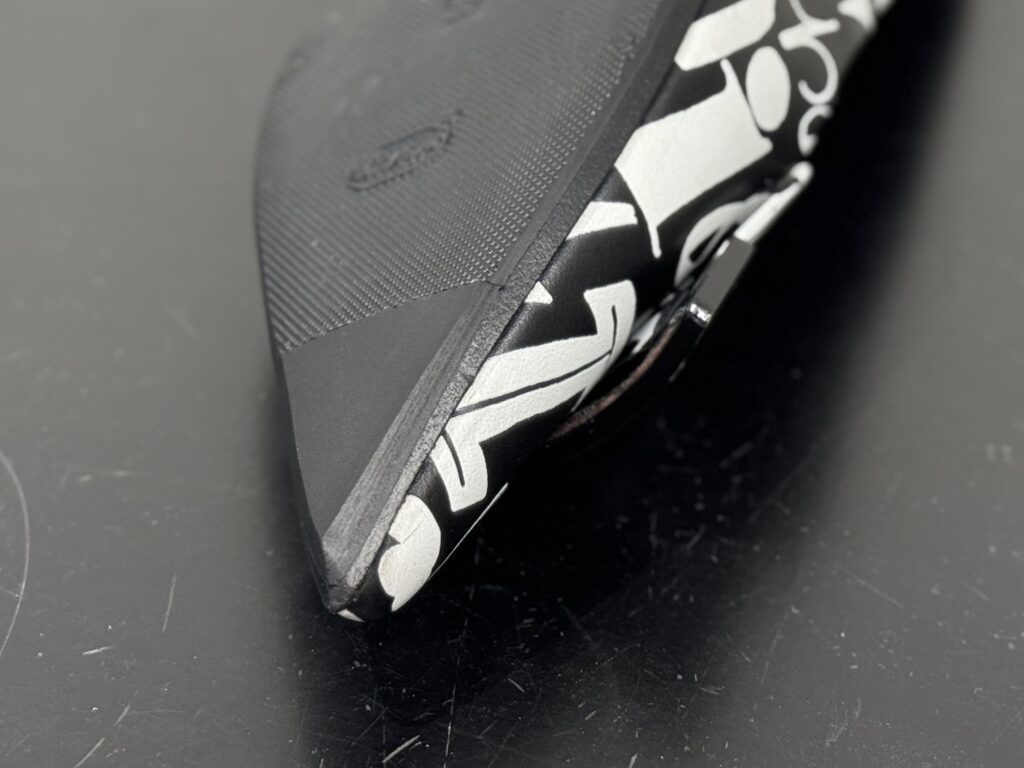 トーラバー施工後のセルジオロッシローファー 前足部中心の完成状態