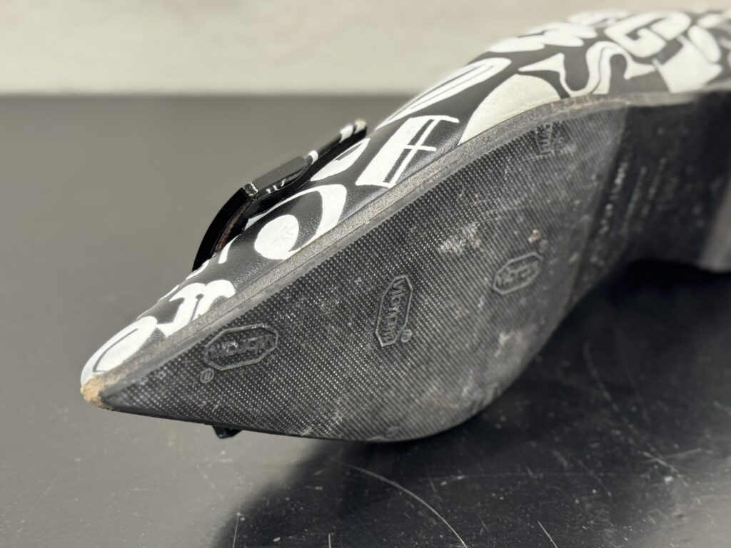 トーラバー施工前のセルジオロッシ前足部ソールの摩耗状態