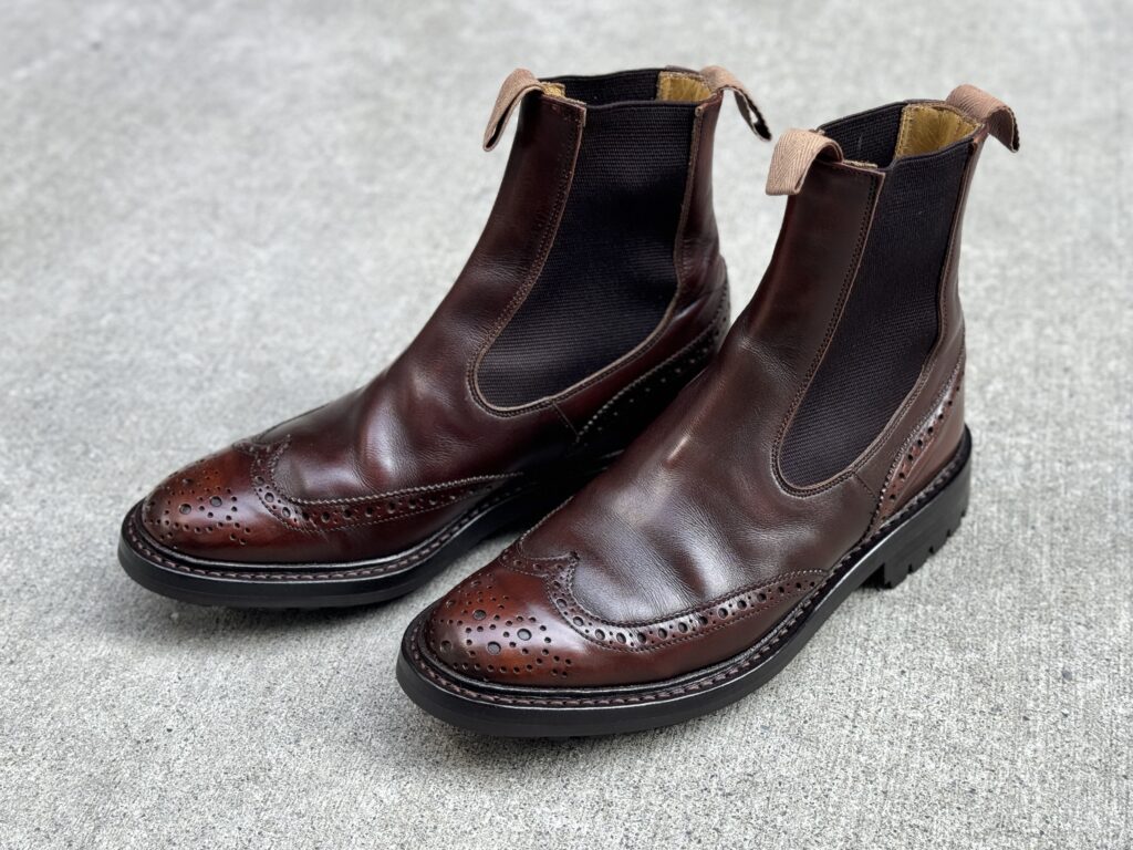 修理後の俯瞰（アッパーと新しいソールの一体感がわかる全体像）