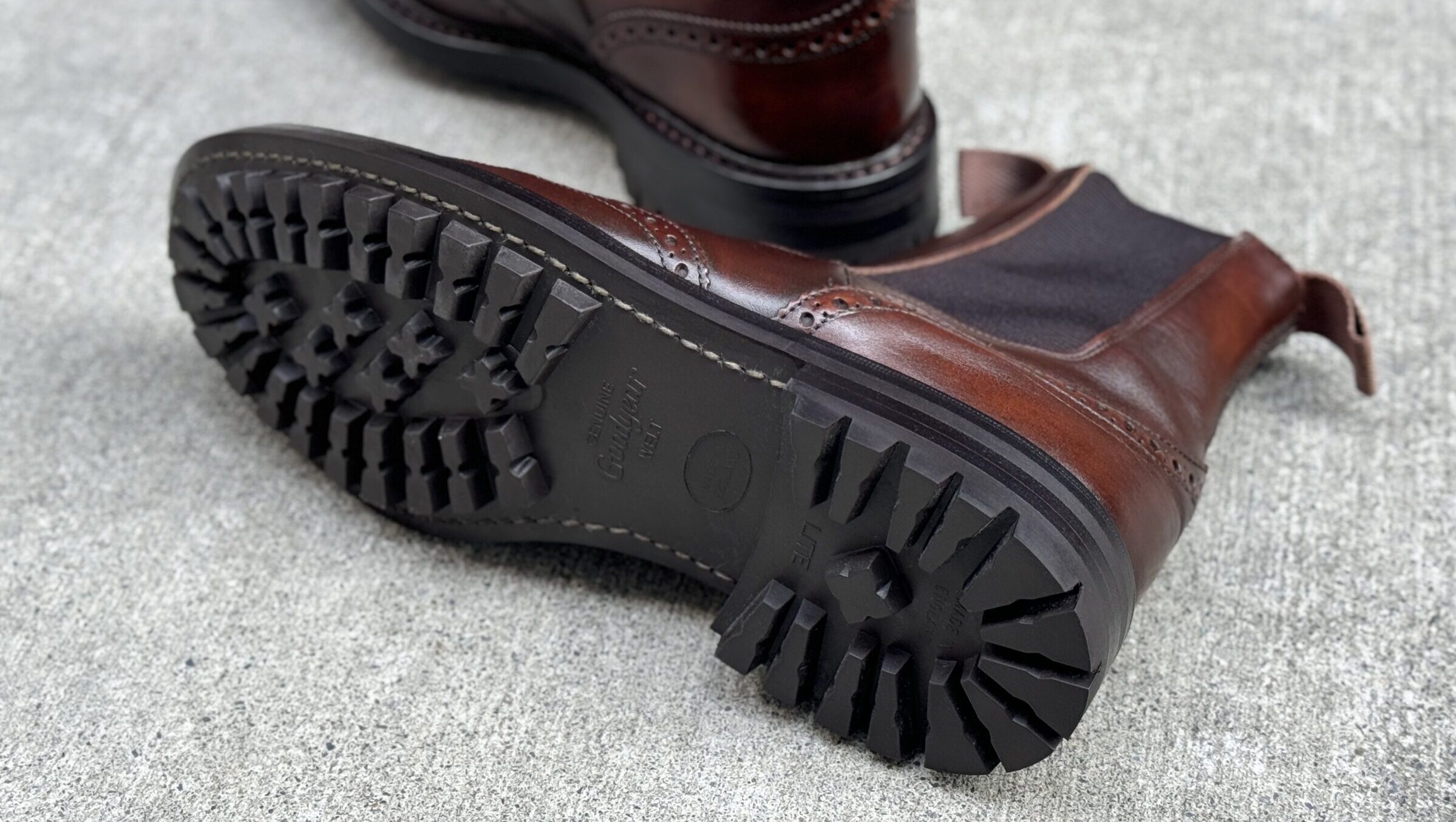 トリッカーズ　チェルシーブーツ Tricker's（トリッカーズ）チェルシーブーツを純正仕様でオールソール