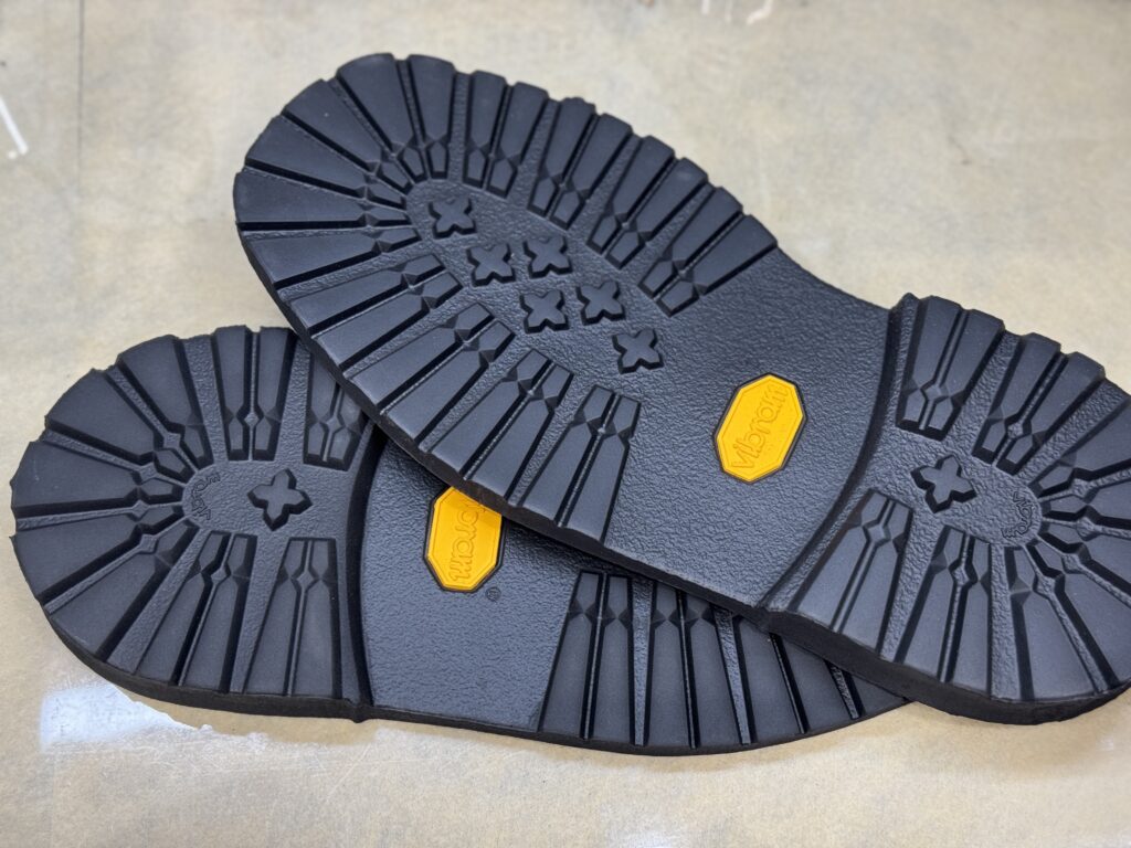 オールソールに使用したVibram#528Kソール。高いグリップ力と耐久性を備えたスポンジソール