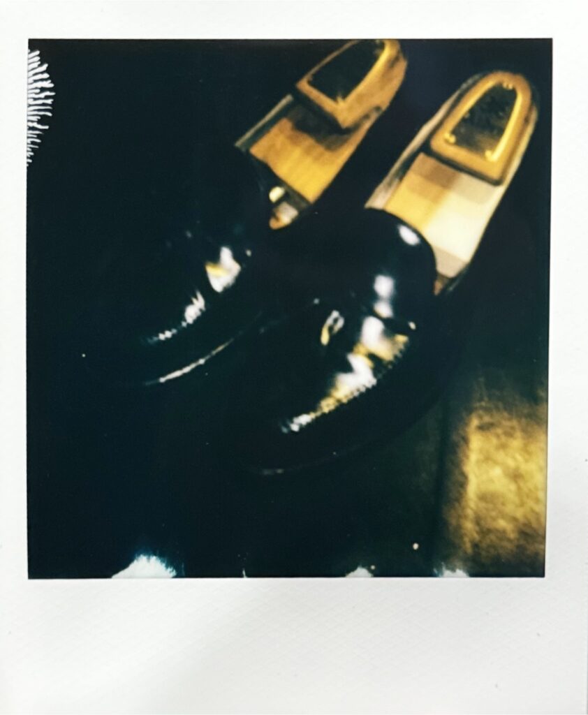 シューツリーを入れたAlden（オールデン）タッセルローファー｜修理後の佇まい（ポラロイド写真）