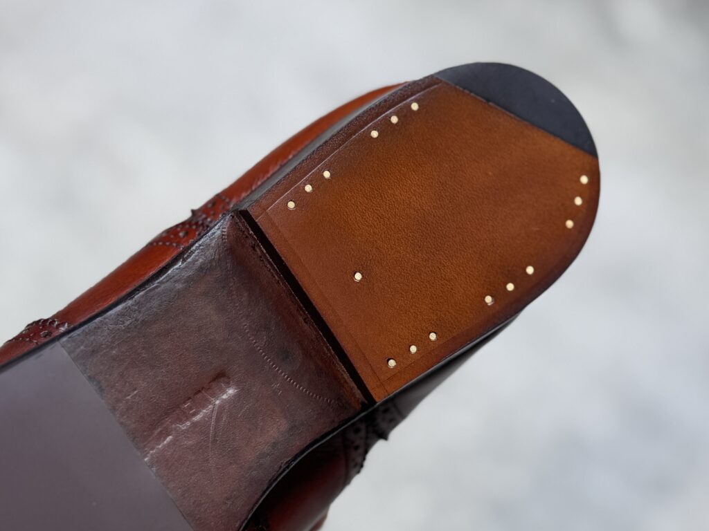 トップリフト交換後のエドワードグリーン旧工場製レディース靴、ヒールの仕上がり