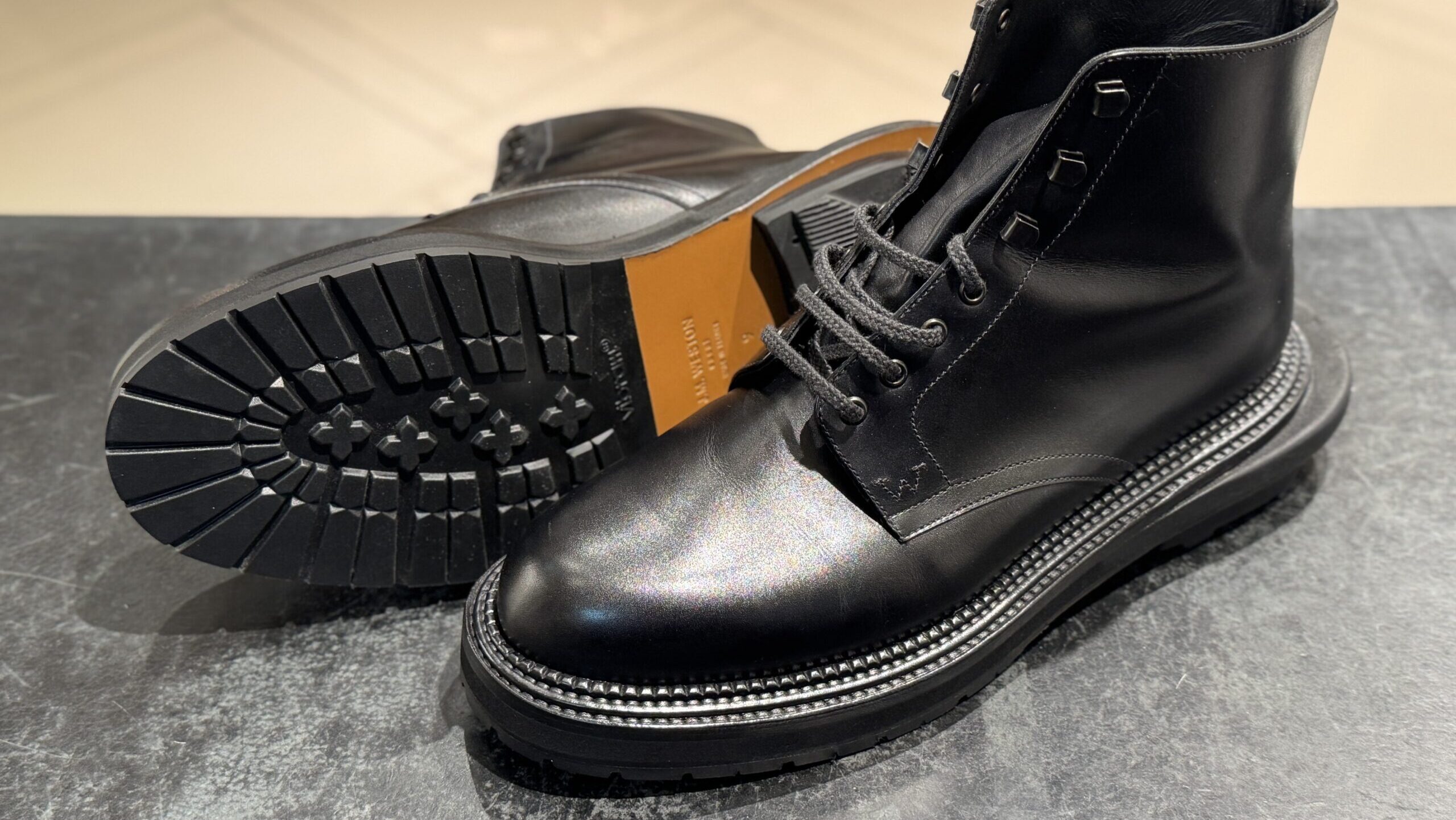 J.M. WESTON（ジェイエムウエストン）× sacai（サカイ）チェルシーブーツ、Vibram 2333で補強した修理後の佇まい