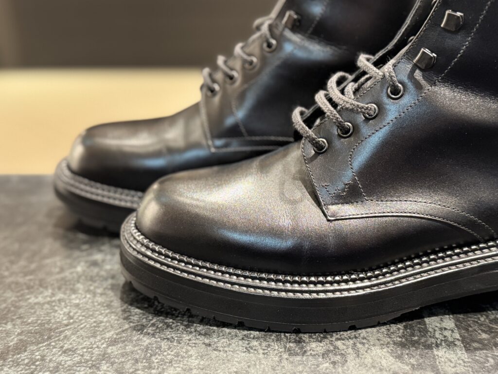 J.M. WESTON（ジェイエムウエストン）× sacai（サカイ）チェルシーブーツ修理後のコバ周り、3段ウェルトとVibram 2333の収まり