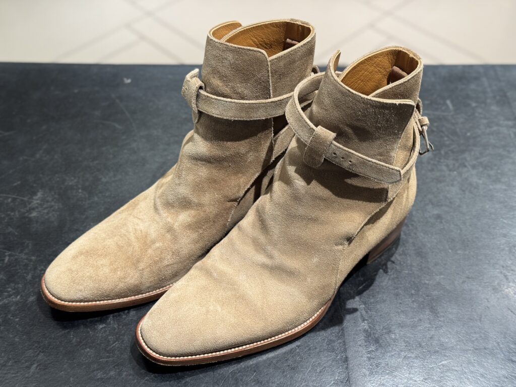 サンローランのスエード製ジョッパーブーツ。ハーフラバー補強前の全体外観。