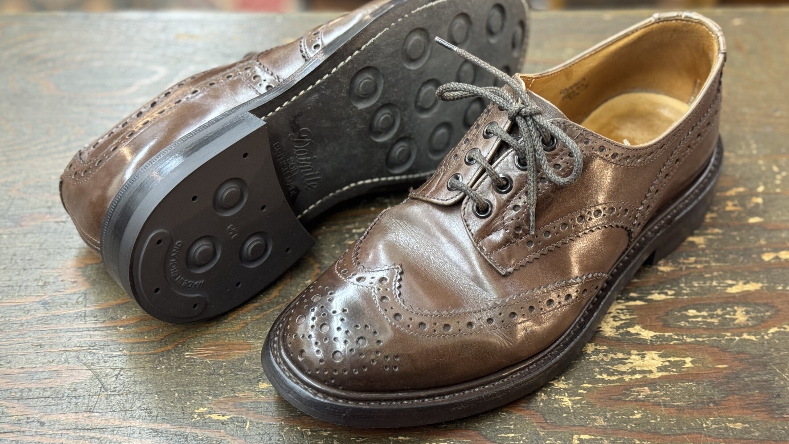 トップリフト交換後のトリッカーズ バートン全体像。ヒール周りまで整った仕上がり