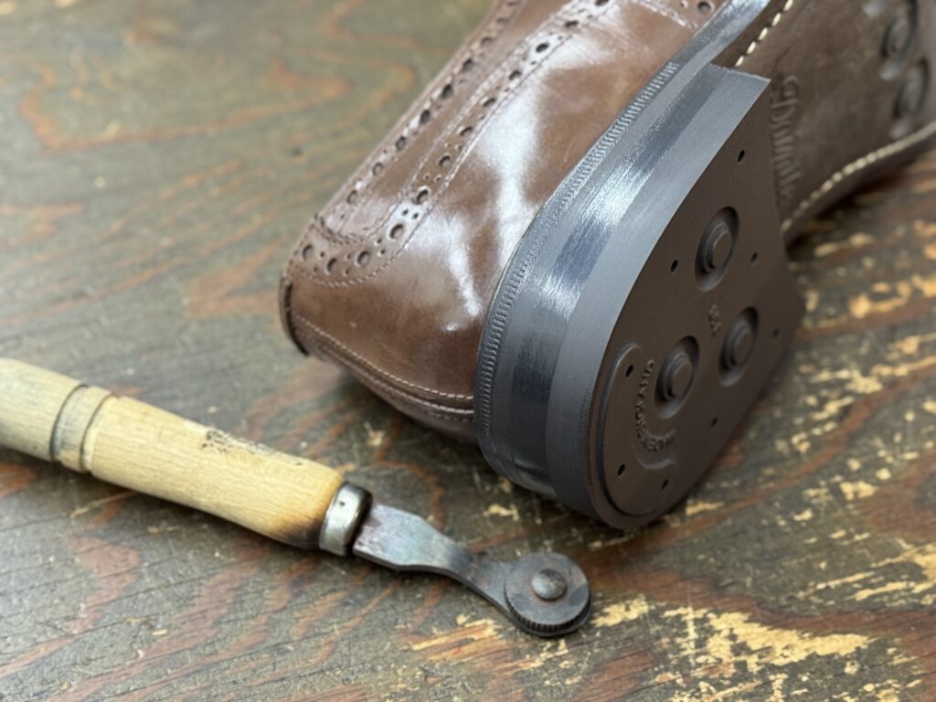 トップリフト交換後のトリッカーズ バートン。新しく整えたダイナイトヒールのシートウィール