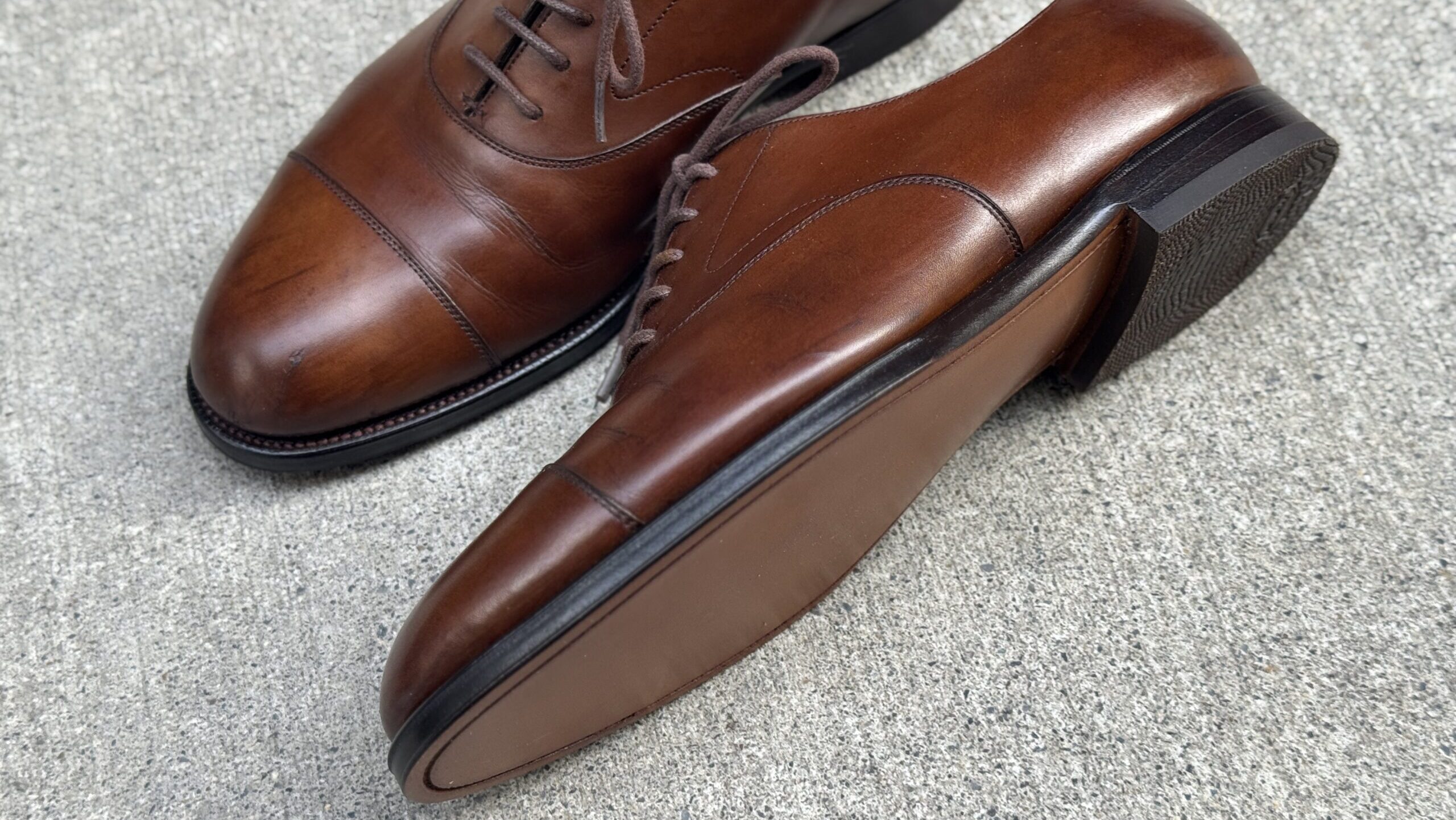 意匠を崩さず仕上げたエドワードグリーン チェルシーのコバとオールソール全体像