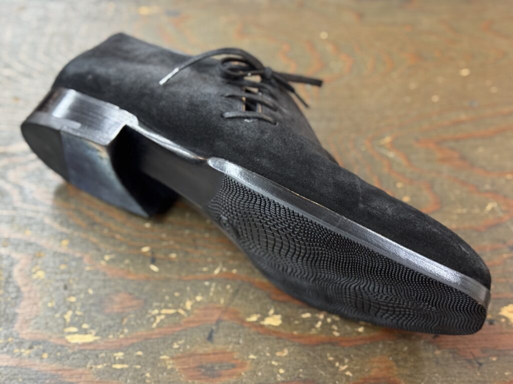 Gavoci（ガヴォチ）V字ハーフラバー施工後のコバ仕上げ