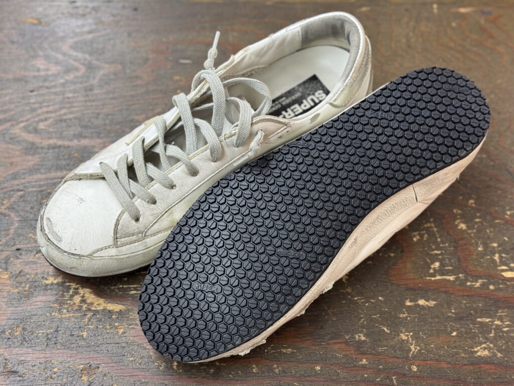 Vibram 7120シートを貼り付けた修理後のソール面。