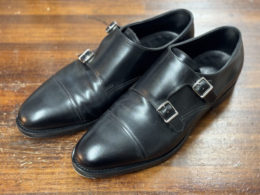 ジョンロブ ウィリアムの修理前俯瞰(ブラックのダブルモンク)