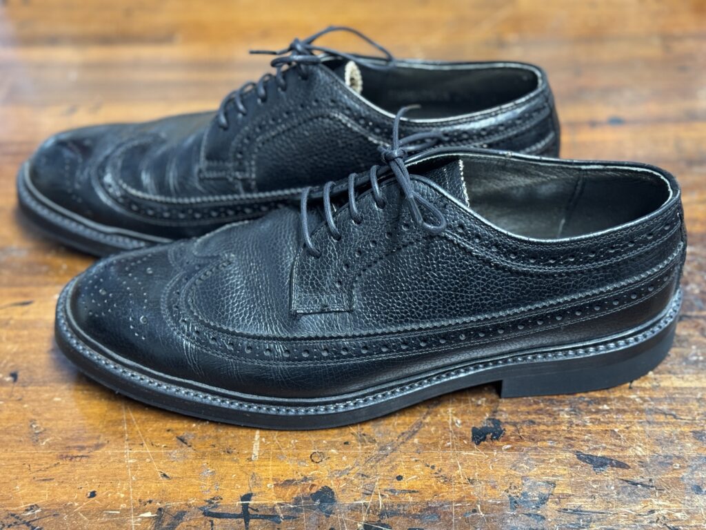 REGAL（リーガル）のレザーオールソール＋ハーフラバー施工後の側面（コバ周りのラインを整えた仕上がり）