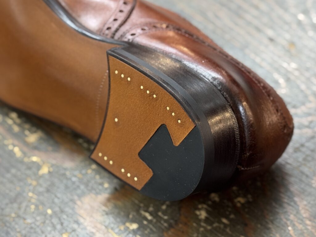 Edward Green(エドワードグリーン)Cadogan(カドガン)ヒールの飾り釘仕上げ