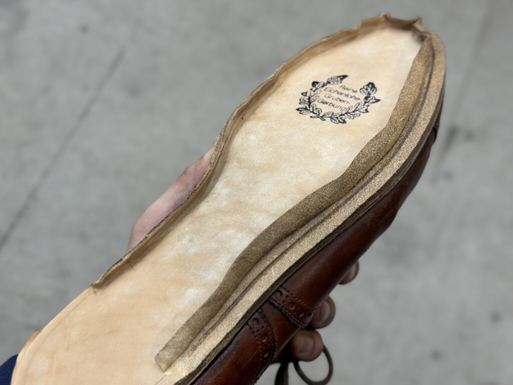 Edward Green(エドワードグリーン)Cadogan(カドガン)ヒドゥンチャネル仕様のオールソール作業