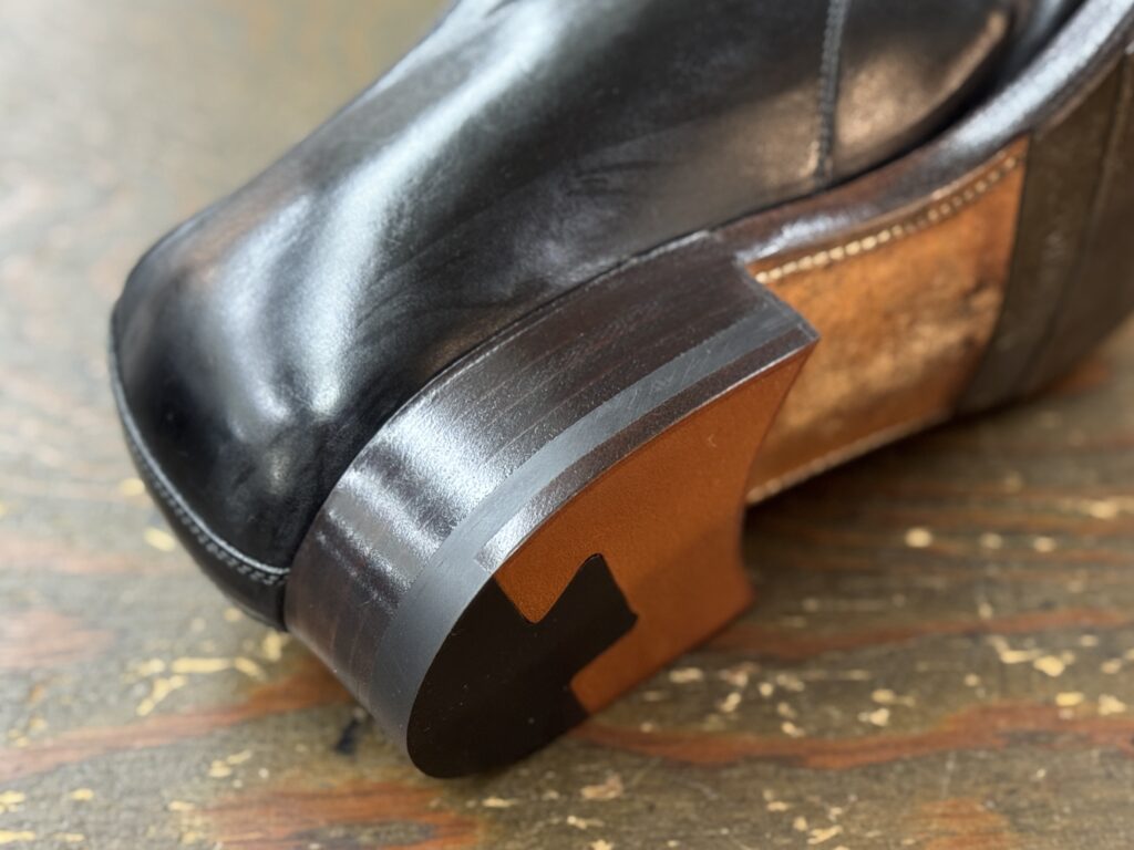 マーティン製オークバーク ダヴテイルリフトのヒール仕上げ