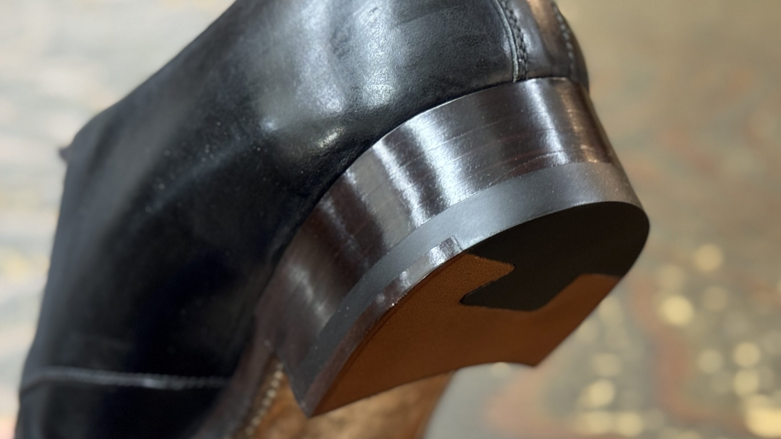 フォルメのブラッチャー マーティン製オークバークダヴテイルリフト仕上げ