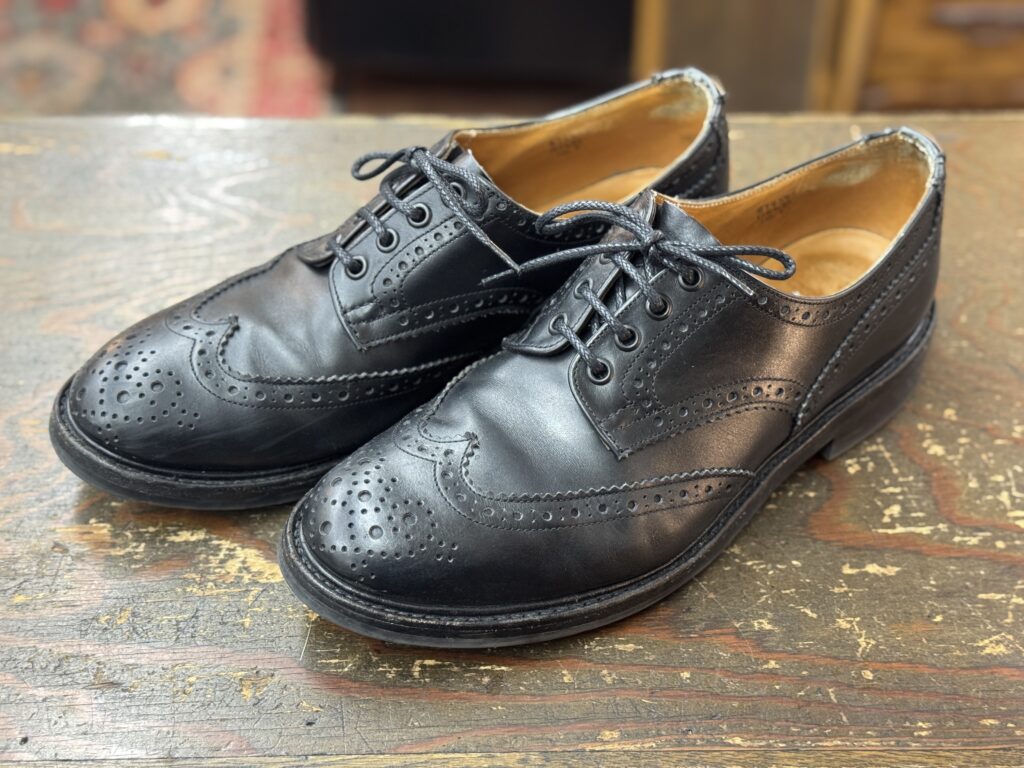 トリッカーズ バートン オールソール修理前の全体俯瞰