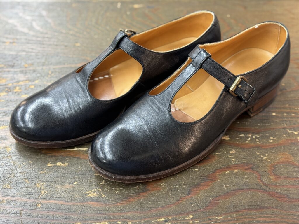 フォルメ レディースTストラップシューズ 修理前の俯瞰 全体状態