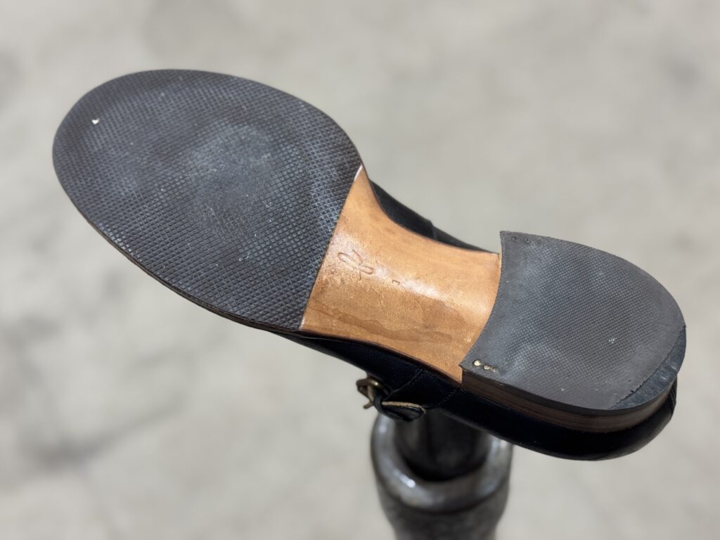 フォルメ レディースTストラップシューズ 修理前 ソールの摩耗状態