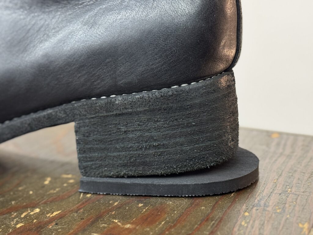 グイディPL1 ヒールスプリング調整前 ソールの反りと接地状態