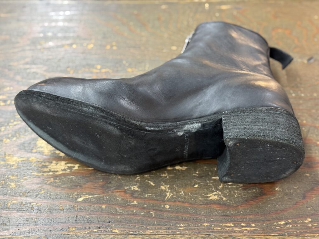 グイディPL1 修理前のソール面 摩耗したレザーソールの状態